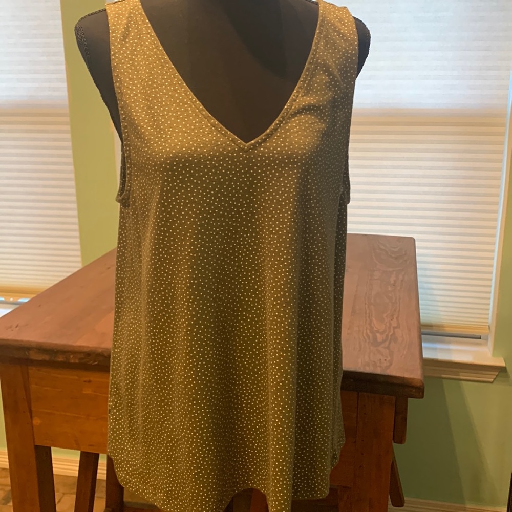 Loft Outlet XL Vneck green & white polka dot sleeveless top